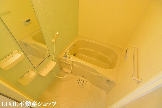 バス・シャワールーム　追い焚き・浴室乾燥機能付の浴室です。