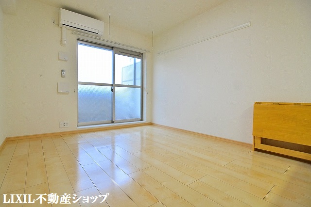 居室・リビング　７．５帖の洋室です。
