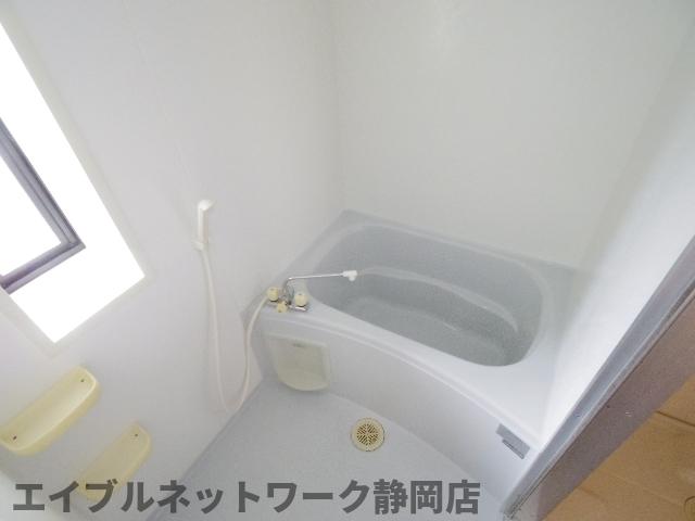 バス・シャワールーム　ゆったり過ごせるお風呂です