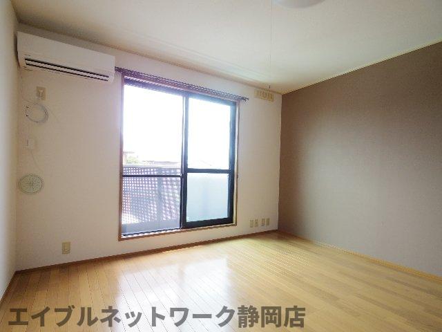 居室・リビング　ゆったり過ごせる居間です