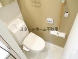 トイレ　落ち着いた色調のトイレです