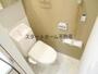 トイレ　落ち着いた色調のトイレです
