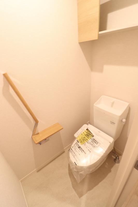 ＪＲ山陽本線 寺家駅 徒歩17分 3階建 築6年のトイレ写真