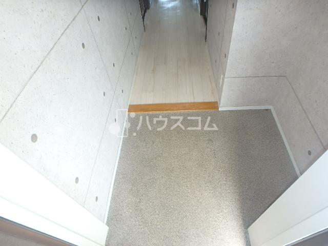 京阪本線 香里園駅 徒歩11分 3階建 築32年の玄関写真