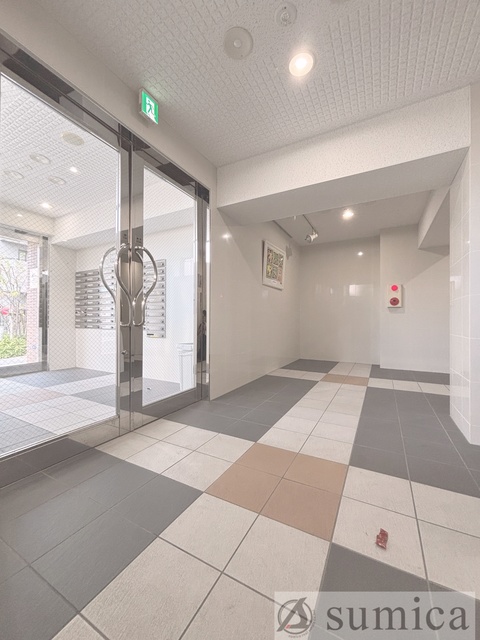 ロビー　落ち着いたエントランス。マンションを演出します。