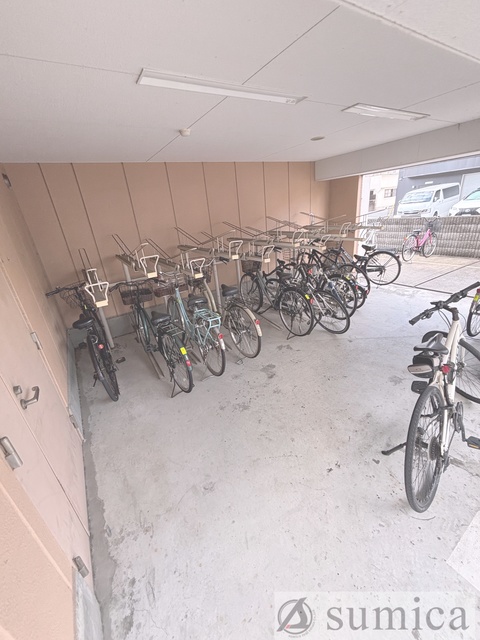 その他共有部分　屋根付き駐輪場が嬉しいです♪♪