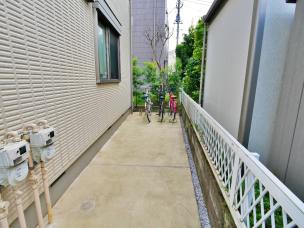 その他共有部分　自転車は各世帯１台駐輪できます♪