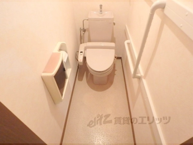 ＪＲ山陰本線 花園駅 徒歩9分 3階建 築29年のトイレ写真