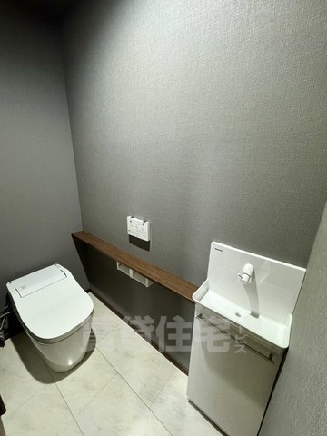 地下鉄烏丸線 丸太町駅 徒歩12分 2階建 築56年のトイレ写真