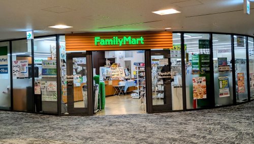 コンビニ　ファミリーマート 医誠会国際総合病院 院内3階店（コンビニ）まで313m