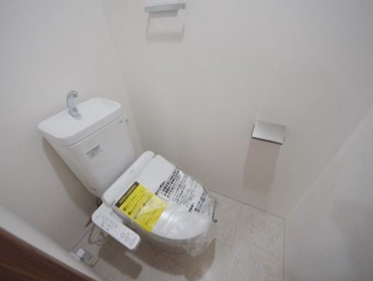 トイレ　参考写真：別部屋タイプ