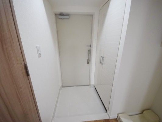 玄関　参考写真：別部屋タイプ