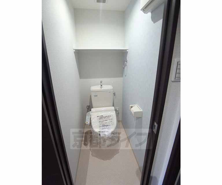 トイレ　トイレにも収納あります！