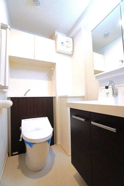 トイレ　※写真は同タイプ住戸です。