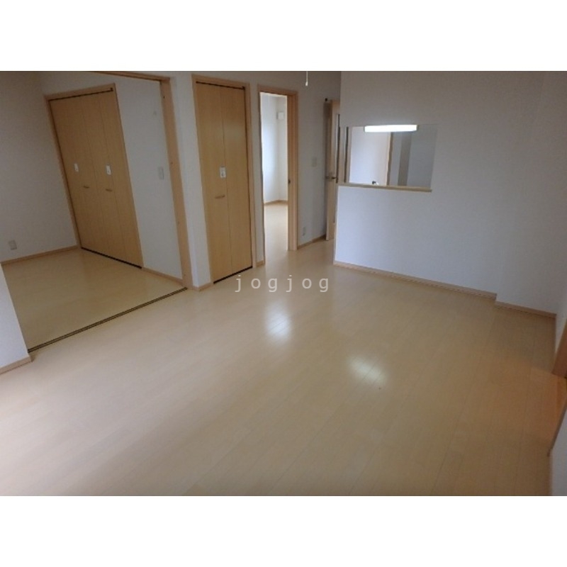 その他部屋・スペース　日当たりの良い明るいお部屋です。