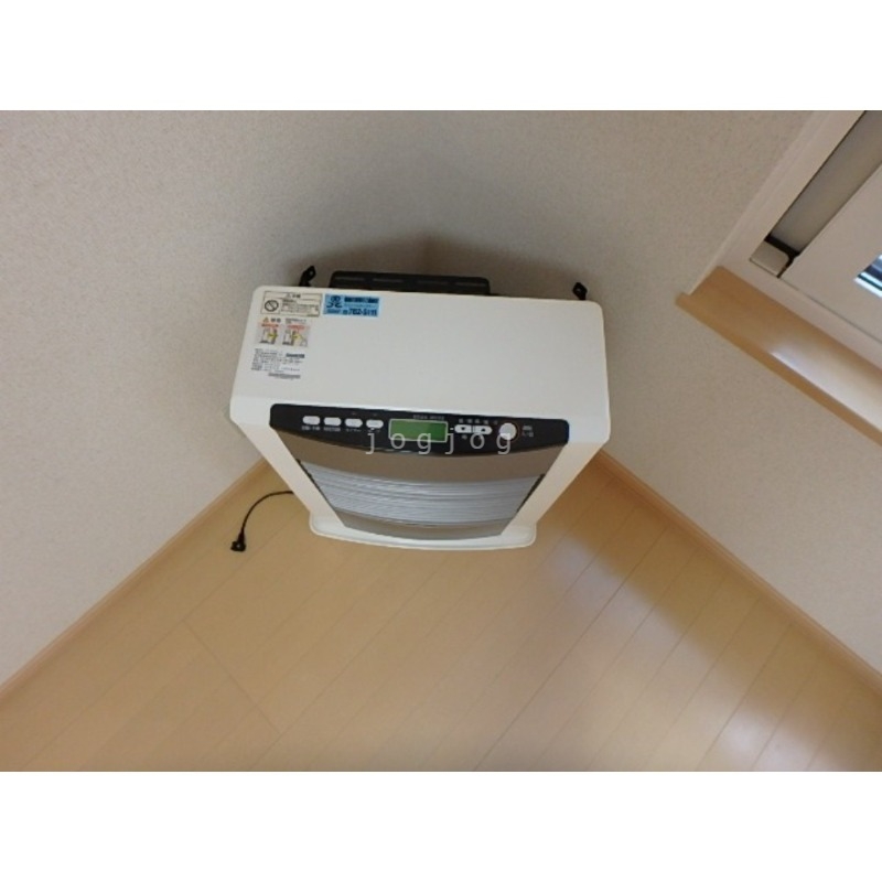 その他設備　冬はあったか石油ストーブです。