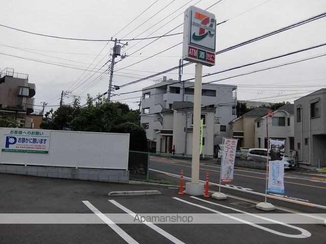 コンビニ　セブンイレブン（コンビニ）まで550m