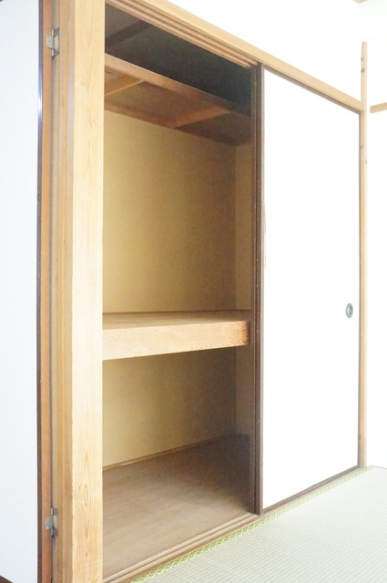 収納　押入れタイプはお荷物が多い方も安心の収納力です☆