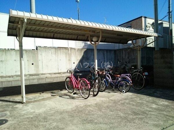 その他共有部分　屋根付き駐輪場！
