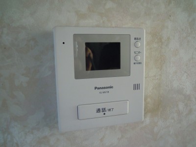 セキュリティ　テレビモニタードアフォンだから顔を見て対応できます