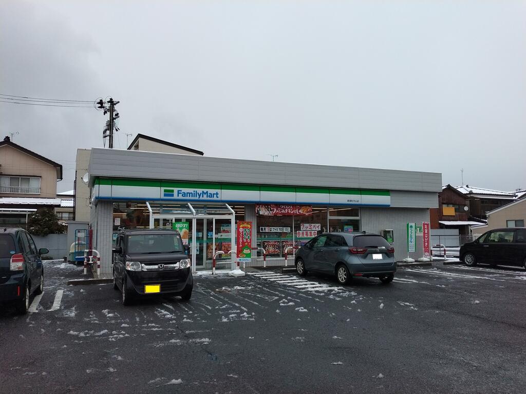 コンビニ　ファミリーマート新潟牡丹山店（コンビニ）まで944m