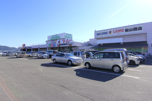 【松山市住吉のマンションのスーパー】