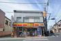 コンビニ　デイリーヤマザキ東松山駅前通り店（コンビニ）まで554m