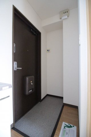 【茨木市大住町のマンションの玄関】