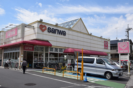 スーパー　サンワ（スーパー）まで738m