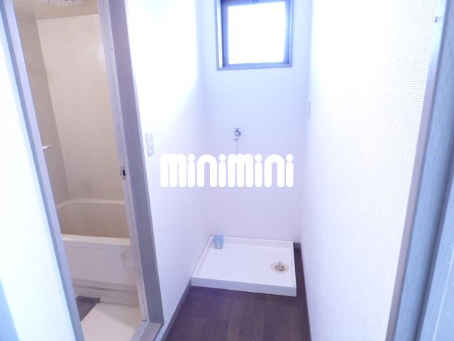 洗面設備　室内洗濯機置き場です。カーテンをして脱衣所もつくれますね