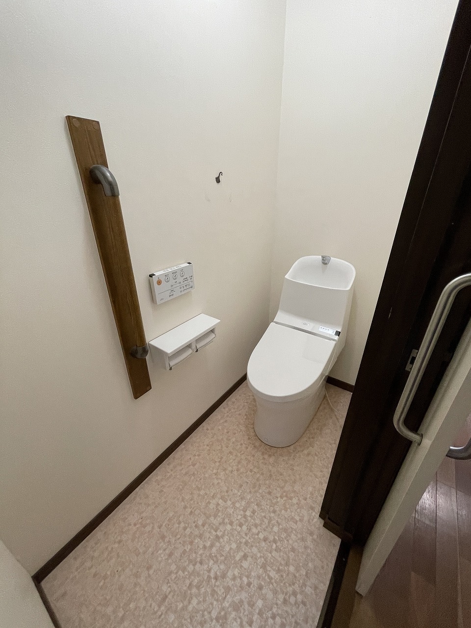 トイレ　温水洗浄便座タイプのトイレです♪