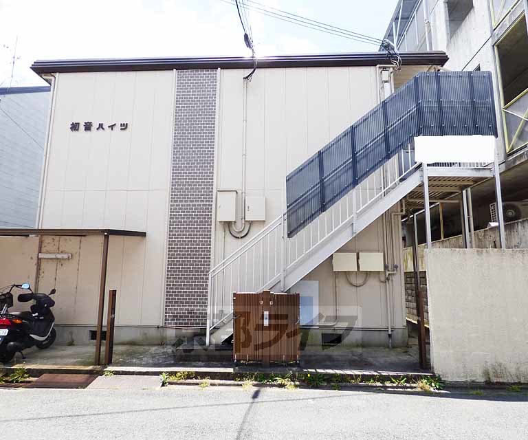 京都市北区小山上初音町のアパートの建物外観
