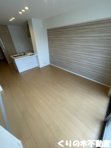 居室・リビング　同タイプのお部屋です。現況を優先します。注）アクセントクロス