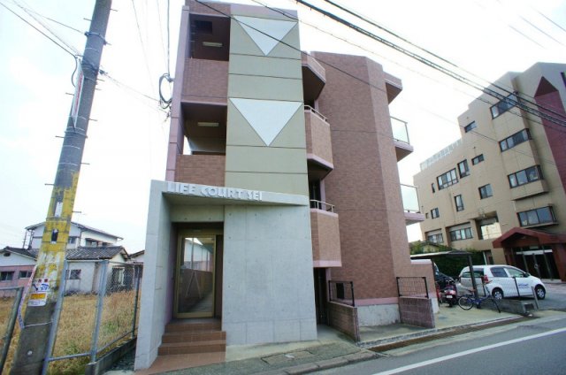 エントランス　落ち着いたエントランスです