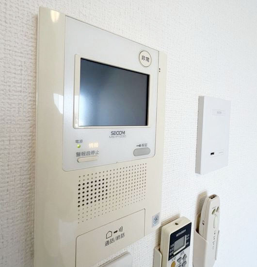 セキュリティ　★モニター付きインターホンで来客時も安心★