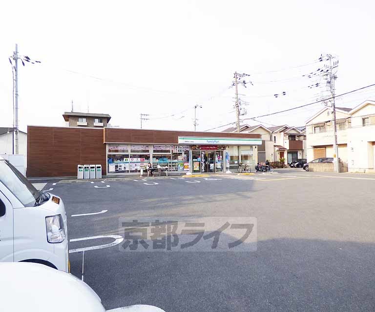 【京都市右京区嵯峨野有栖川町のアパートのコンビニ】