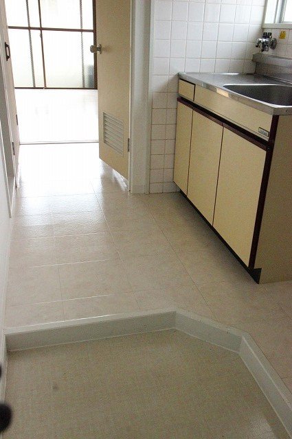 玄関　同物件、別号室の写真です