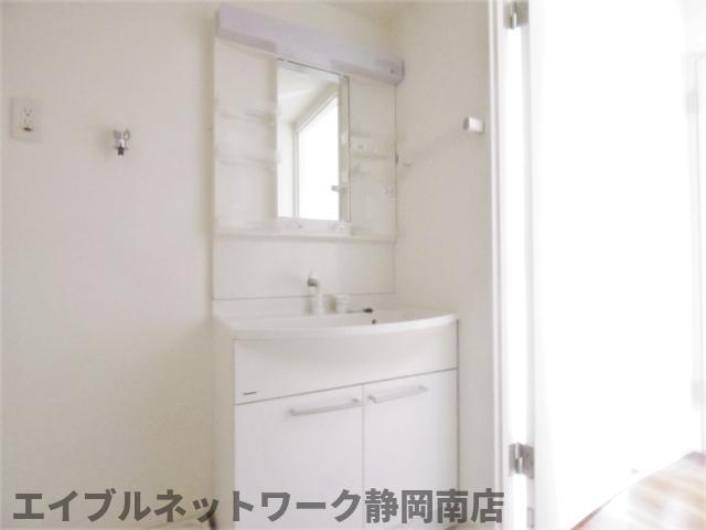 洗面設備　使いやすい洗面所です
