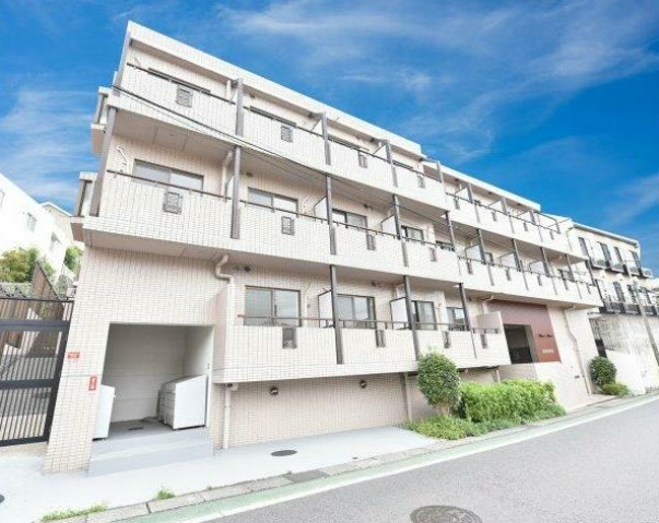 川崎市麻生区高石のマンションの建物外観