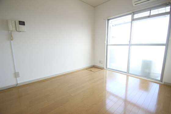 居室・リビング　※別部屋の写真です