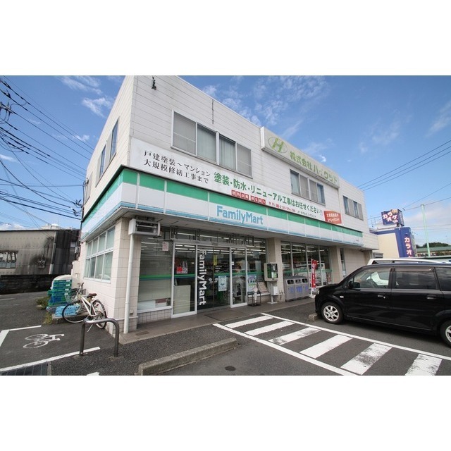 コンビニ　ファミリーマート厚木飯山店（コンビニ）まで260m