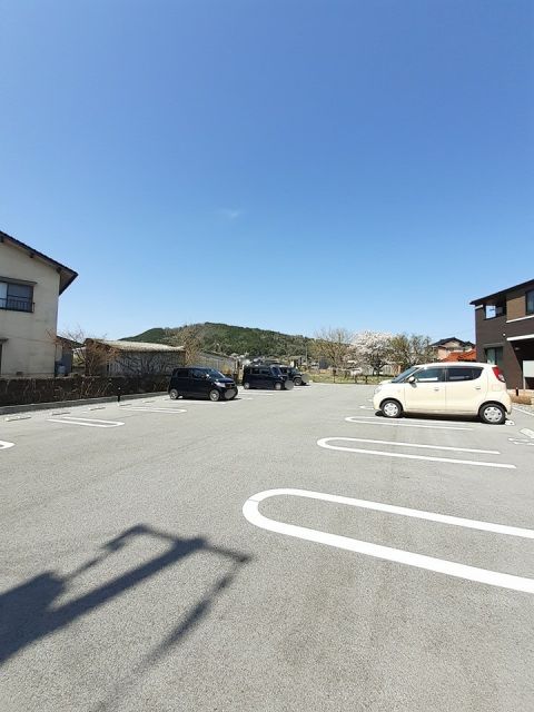 【安芸高田市吉田町吉田のアパートの駐車場】