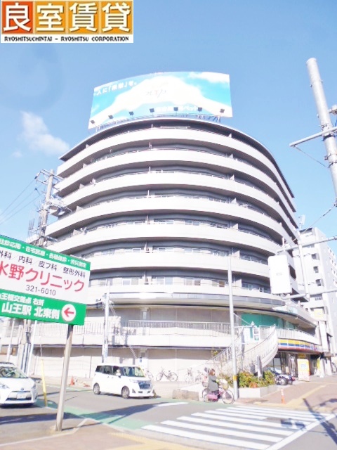 名古屋市中川区西日置のマンションの建物外観