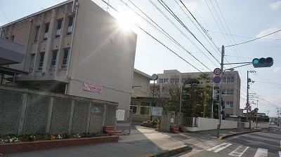 【高松市上林町のアパートの小学校】