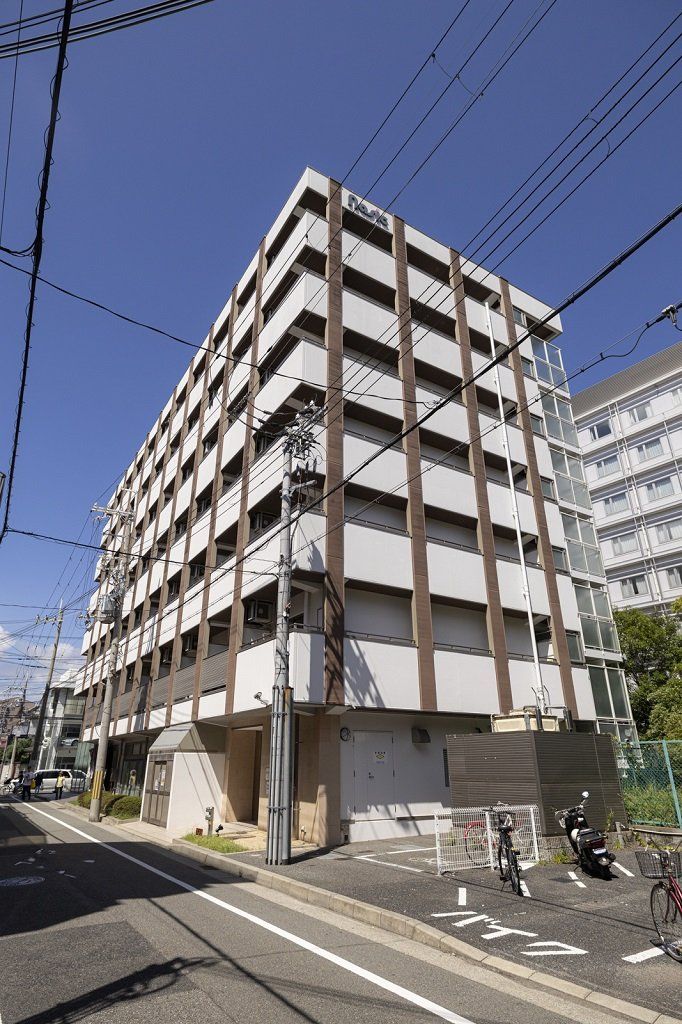 カルミア・甲子園の建物外観