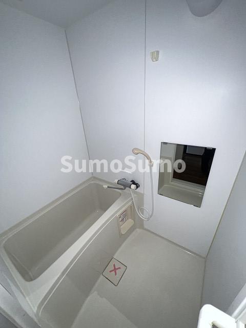 バス・シャワールーム　コンパクトで使いやすいお風呂です