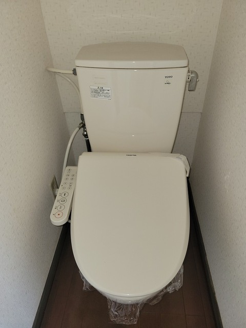 トイレ　洗浄機能付き便座