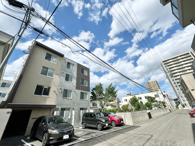 【エアフォルク学園前の建物外観】