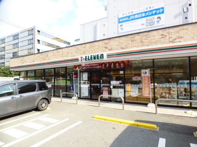 コンビニ　セブンイレブン（コンビニ）まで251m