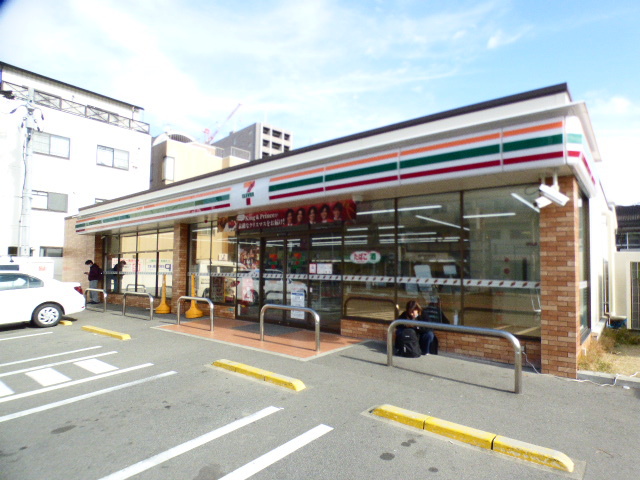 コンビニ　セブンイレブン（コンビニ）まで330m